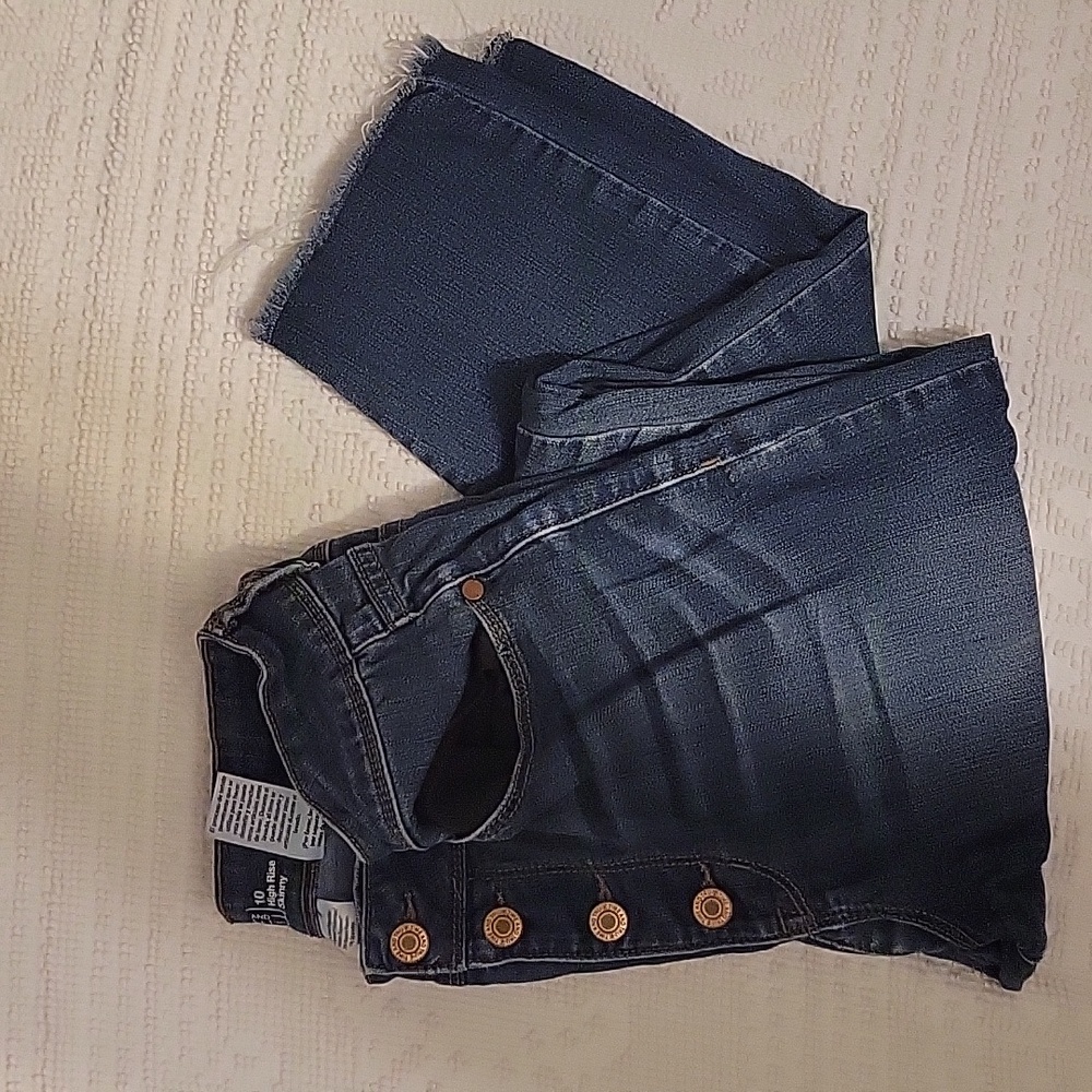 High rise skinny jeans. Fringe pants bottom. Size 10